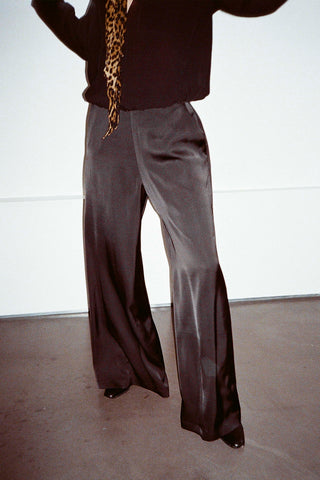 Eleganckie szerokie spodnie z satyny Linda A.