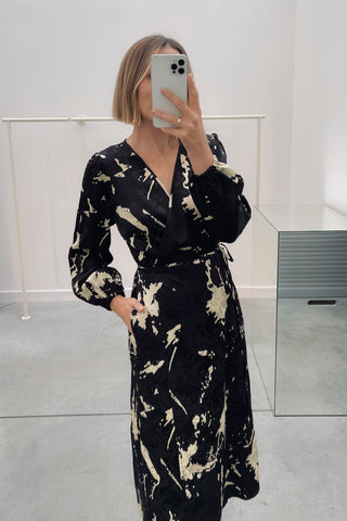 Elegancka sukienka kopertowa Sanna