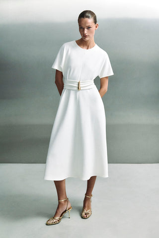 Sukienka z mikromodalu z klamrą Daphne ecru